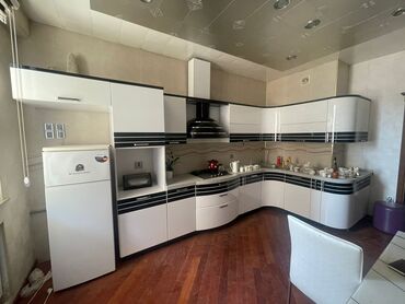 moy dadir: Metbex mebeli satilir 1500azn. Olcu 430×130. Uzeri mermerdir