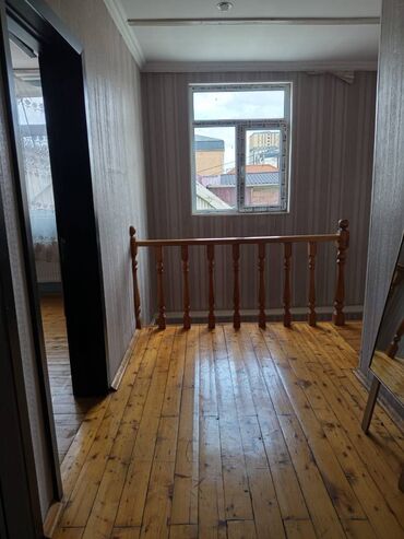 Uzunmüddətli kirayə evlər: Xırdalanda 7 saylı məktəbin yanında tola çox yaxın 2 Mərtəbə 3 otaq — 4