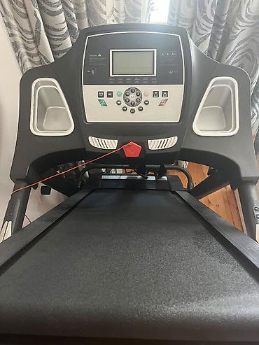 İdman və istirahət: Qaçış trenajoru – qatlanan, elektron panel və təhlükəsizlik açarı ilə — 5