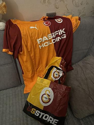 galatasaray: Məhsul: Galatasaray FK rəsmi oyun forması – İcardi 9 Xüsusiyyətlər: - — 2