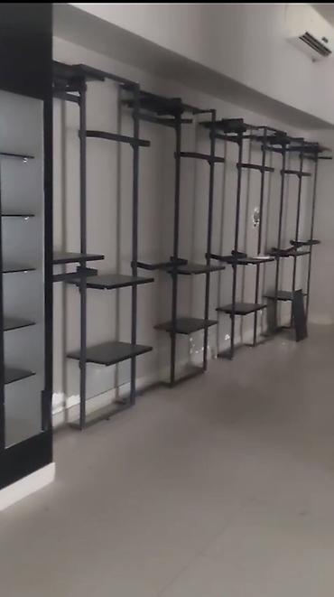 Оборудование для магазинов: Mağaza üçün metal-daraq tipli vitrin sistemi - Divara bərkidilən — 1