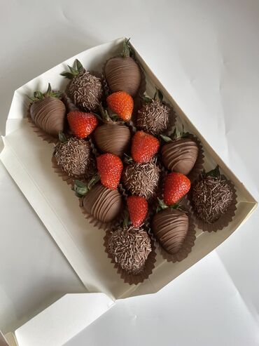Кондитерские изделия, сладости: Клубника и Финики в шоколаде Подарок на 8марта Заранее оформляйте — 12
