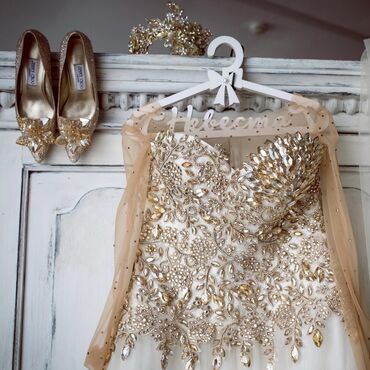 платье на второй день свадьбы: Дорогие Невесты хотите быть оригинальней ! Вешалка для свадебного
