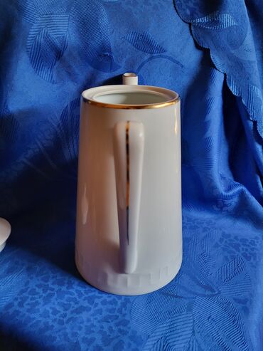 Čajnici: Bokal nov 70te Poljska wawel porcelan. Visina. 21cm na lalafo.rs — 9 Čajnici: Bokal nov 70te Poljska wawel porcelan. Visina. 21cm — 9