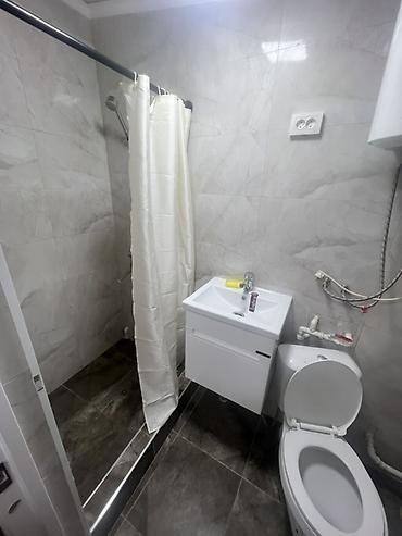 Продажа коттеджей и домов: 🏡 **Продается дом барачного типа с новым ремонтом в Бишкеке!** 📐 — 1
