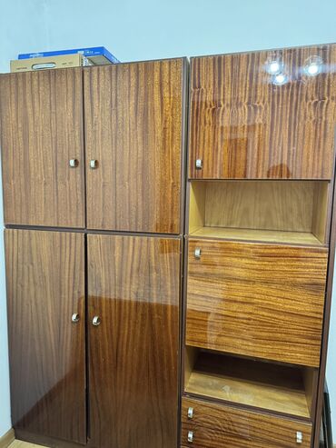 шкафы шифонеры: Шифоньер, Колдонулган, Түз, түсү - Күрөң, Жыгач