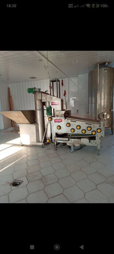 Baklar və çənlər: Bak, Paslanmayan polad, 3000 l l — 9