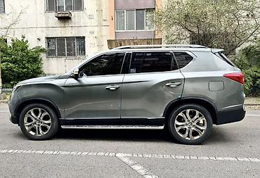 гигант 4вд: Внедорожник класса SUV, 7‑местный, серый металлик — 8