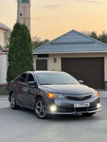 срочно в связи с переездом: Toyota Camry: 2013 г., 2.5 л, Автомат, Бензин, Седан