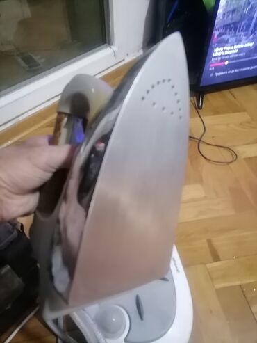 Daske za peglanje: Pegla za domaćinstvo 2400 w na paru i na svom postolju Ispravna i — 6