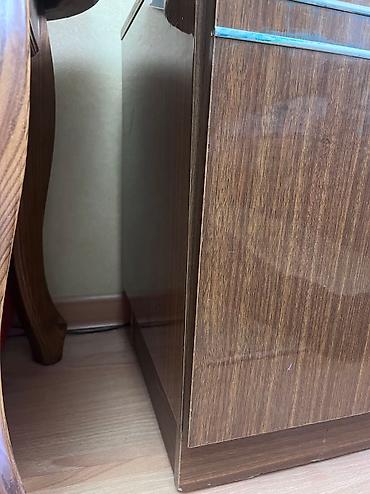 Тумбы и подставки для телевизора: Продаю б/у тумбы. Производство Белоруссия. Состояние отличное, без — 4