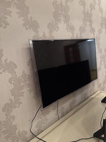 a 40 ekran: Divara quraşdırılan düz ekran Samsung televizor - Ekran tipi: LED/LCD — 1