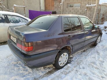 Volkswagen: Volkswagen Vento: 1993 г., 1.8 л, Механика, Бензин, Седан