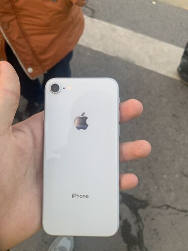 Apple iPhone: IPhone 8, Б/у, 64 ГБ, White Titanium, Зарядное устройство, Чехол, 100 %