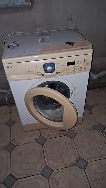 Automatic washing machines: Стиральная машина с фронтальной загрузкой белого цвета. Модель — 10