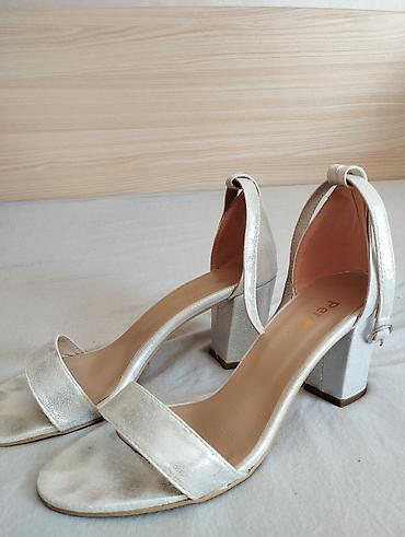 labrador obuca: Elegantne ženske sandale na blok štiklu – Perla by Suela - Model — 1