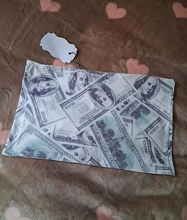 - Dizayn: ABŞ dolları printi (100$ motivləri) ilə populyar “money”
