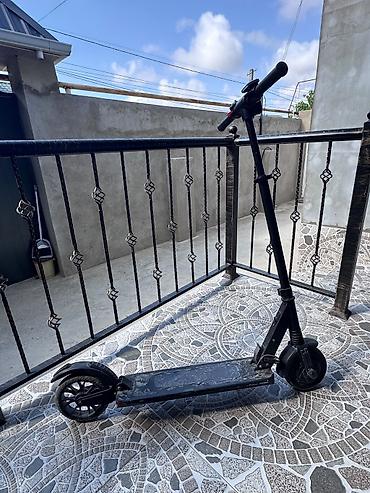 drift car elektrikli scooter: Elektrik skuter – qara rəngli, yığcam və yüngül konstruksiya — 2