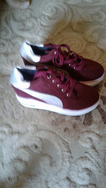 Kurtkalar: Shekilleri cevirin Kurtka qadin ucun geyinilib qiyməti 40 azn palto — 19