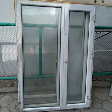 мансардные окна: Продаю пластиковые окна б/у размер 165, 115. есть 3 штуки