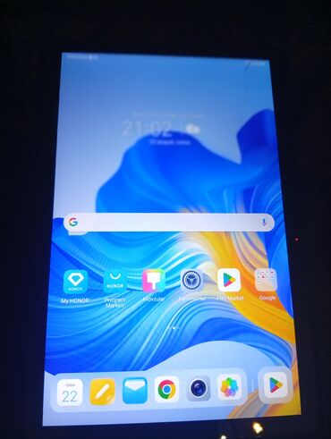 Kompüter və noutbuk aksesuarları: Honor pad x8 satılır erkanında cızığ var diye deyerinden aşağı satılır