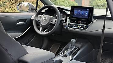камри 75 2022: Toyota Corolla: 2020 г., 1.8 л, Вариатор, Гибрид, Седан — 5