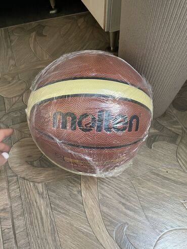 мяч футбольный оригинал бишкек: Продается баскетболный мяч срочно