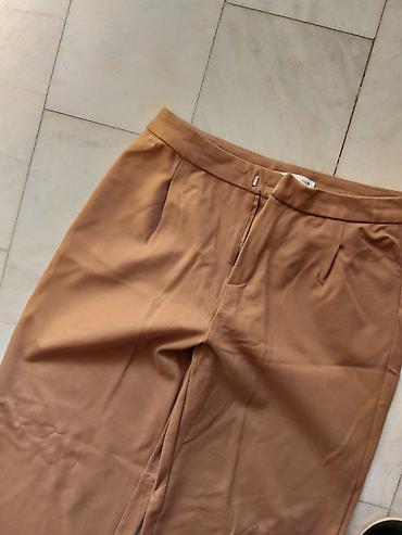 satom: Ženske pantalone M u karamela/svetlo-braon boji. Klasičan, ravan kroj — 3