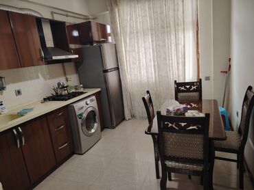 Otaqların uzunmüddətli kirayəsi: Salam. Səbail Rayon 20 ci sahədə jurnalist binasında 17 ci mərtəbənin — 10