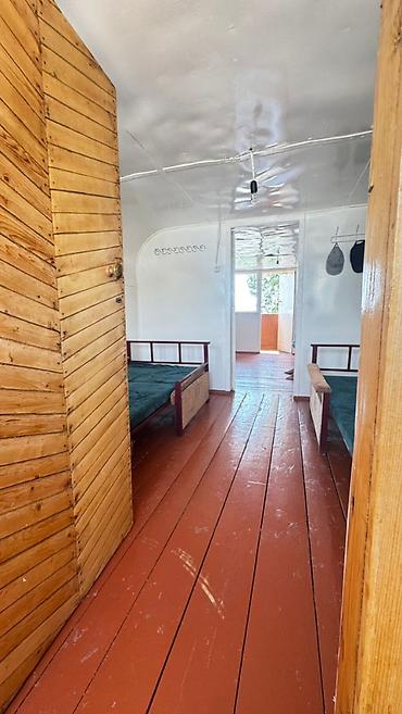 Продажа коттеджей и домов: 🏡✨ Продаётся уютный дом на берегу прекрасного Иссык-Куль ✨🏔️ 📍 Район — 14