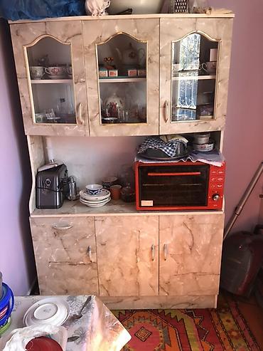 ofis mebeli ikinci el: Mətbəx bufeti – mərmər naxışlı laminat səthli, yuxarıda 3 şüşə qapılı — 3