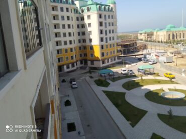 kirayə evlər metroya yaxın: Ev Sumqayit Bulvarinda Mirvari Cityde Bayraq meydanina yaxin