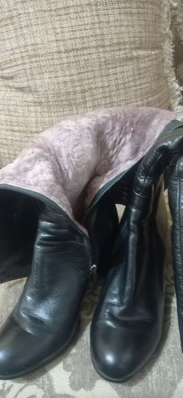 кышкы бут кийимдер: Өтүктөр, 39, Колдонулган, түсү - Кара, Өзү алып кетүү