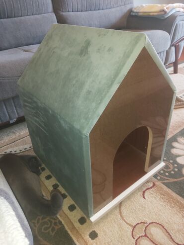 Yuvalar: Pişik üçün ev. Akril Laminat 18 lik. Ölçüləri : Hündürlük 70 sm. Eni — 6
