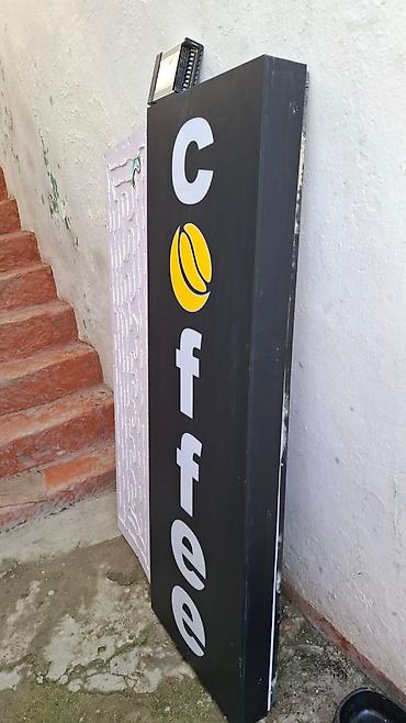 diz ustu notbuk: Cofe reklam lovhesi 2 ededdir birinin reklami yoxdu Isiqlari qalib — 2