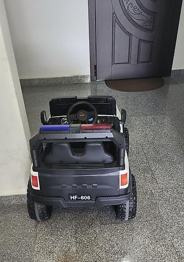 Uşaq üçün elektrik maşınları: Uşaq üçün akkumulyatorlu polis maşını (4x4 jeep / Mercedes stili) — 4
