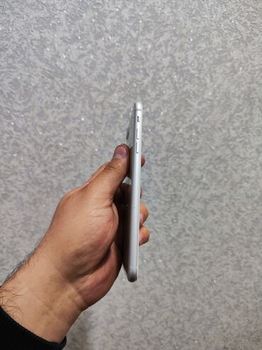 Apple iPhone: IPhone 8 Plus, 64 GB, Ağ, Barmaq izi — 8