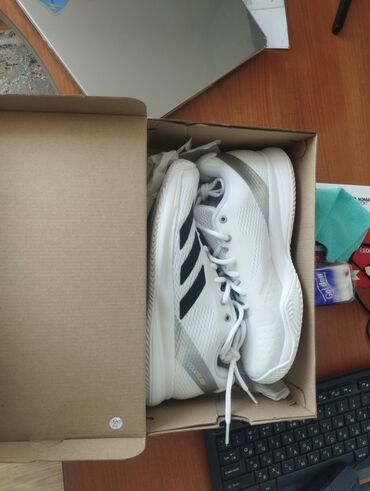 насос для члена: Мужские кроссовки, 41, Adidas Originals, Новый, цвет - Белый, Платная доставка, Самовывоз