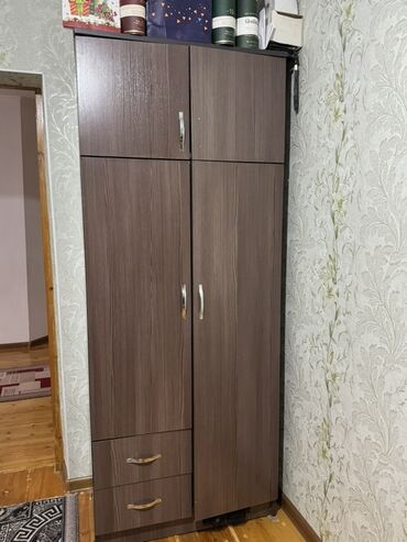 Двухъярусные кровати: Двухъярусная кровать из ламинированной ДСП с выдвижными ящиками внизу