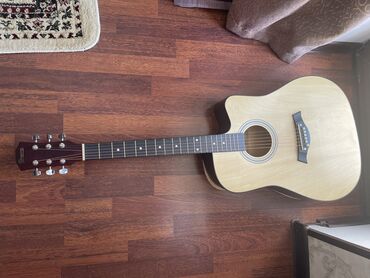 Гитары: Срочно продается 🎸 гитара Новая Корпус отклеился Покупали дорого