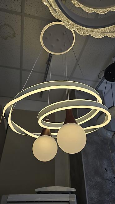 Подвесной светильник с LED-подсветкой и двумя сферическими плафонами