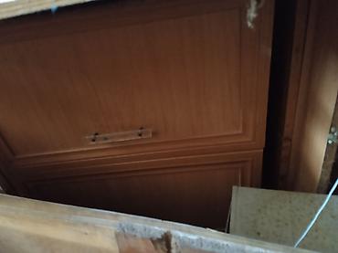 Mətbəx dolabları: Mətbəx üçün dolab və iş masası komplekti. Dəstdə daş naxışlı üst səth — 1