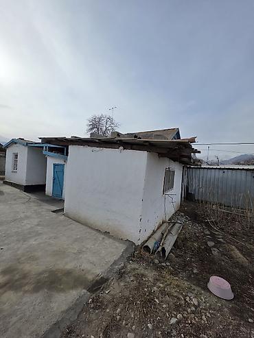 Продажа коттеджей и домов: Дом с двором и хозяйственными постройками. - Планировка: прихожая — 12