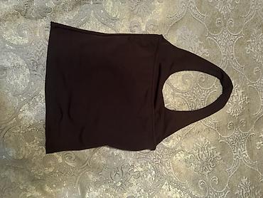 idman şort: Qara rəngli qadın topu – halter tipli kəsim. - Model: halter boyunlu — 2