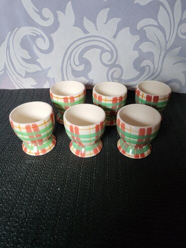 Kuhinjski setovi: Postolja nova za kuvana jaja 70,80te. Postolja komada 6 u — 4