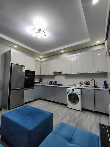 Uzunmüddətli kirayə mənzillər: 3 otaqlı geniş mənzil – müasir interyer - Geniş salon: künc divan — 14
