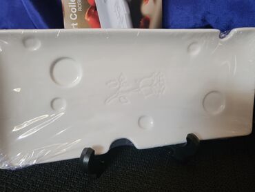 Ostalo posuđe: Tanjir nov za sir Ennentaler Svajcarska izdanje 2021god. Keramicki — 2