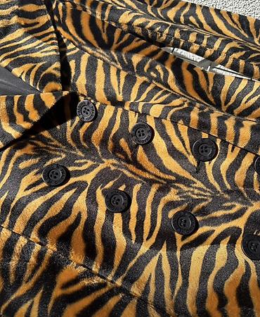 lavorazione artigiana boots: Ottavio Piragino Milano – ženski kaput sa animal printom - Model — 4