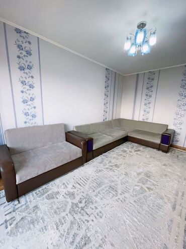 диван двухэтажный: Диван - кровать б/у трансформер, с раскладным механизмом, +9 подушек
