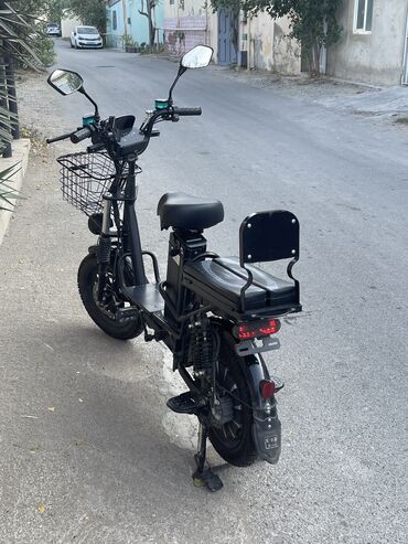 Mopedlər,skuterlər: Veloscooter Scooter moped, velosiped 3 ü bir arada. * Pultla ise